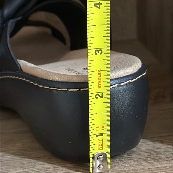 CLARKS leather Delana Jazz Sandal - Picture 10 of 10